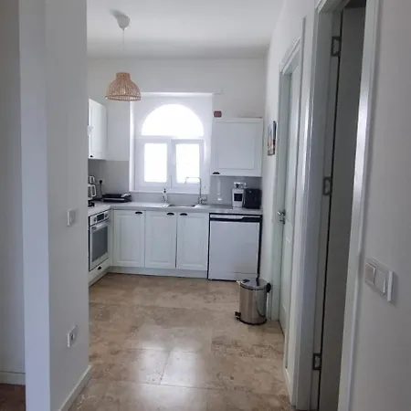Havuzlu Tas Ev Сasa de vacaciones Çeşme