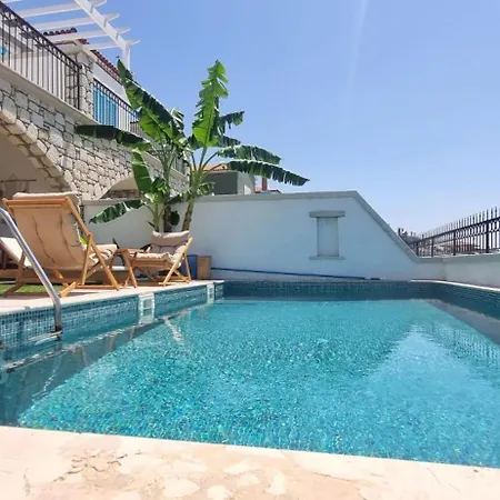 Casa vacanze Havuzlu Tas Ev Çeşme