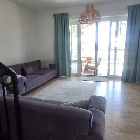 Havuzlu Tas Ev Сasa de vacaciones *